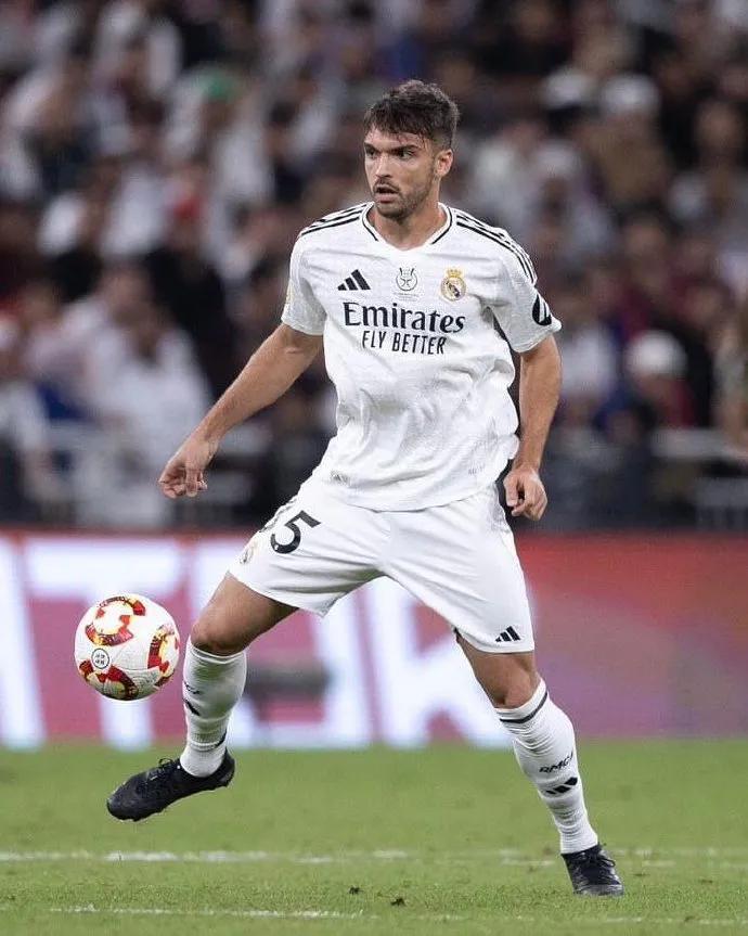 开云入口-转折点！斯图加特远射贴柱，全明星赛集结日攻防权衡，球迷炸锅，更衣室氛围转暖的简单介绍